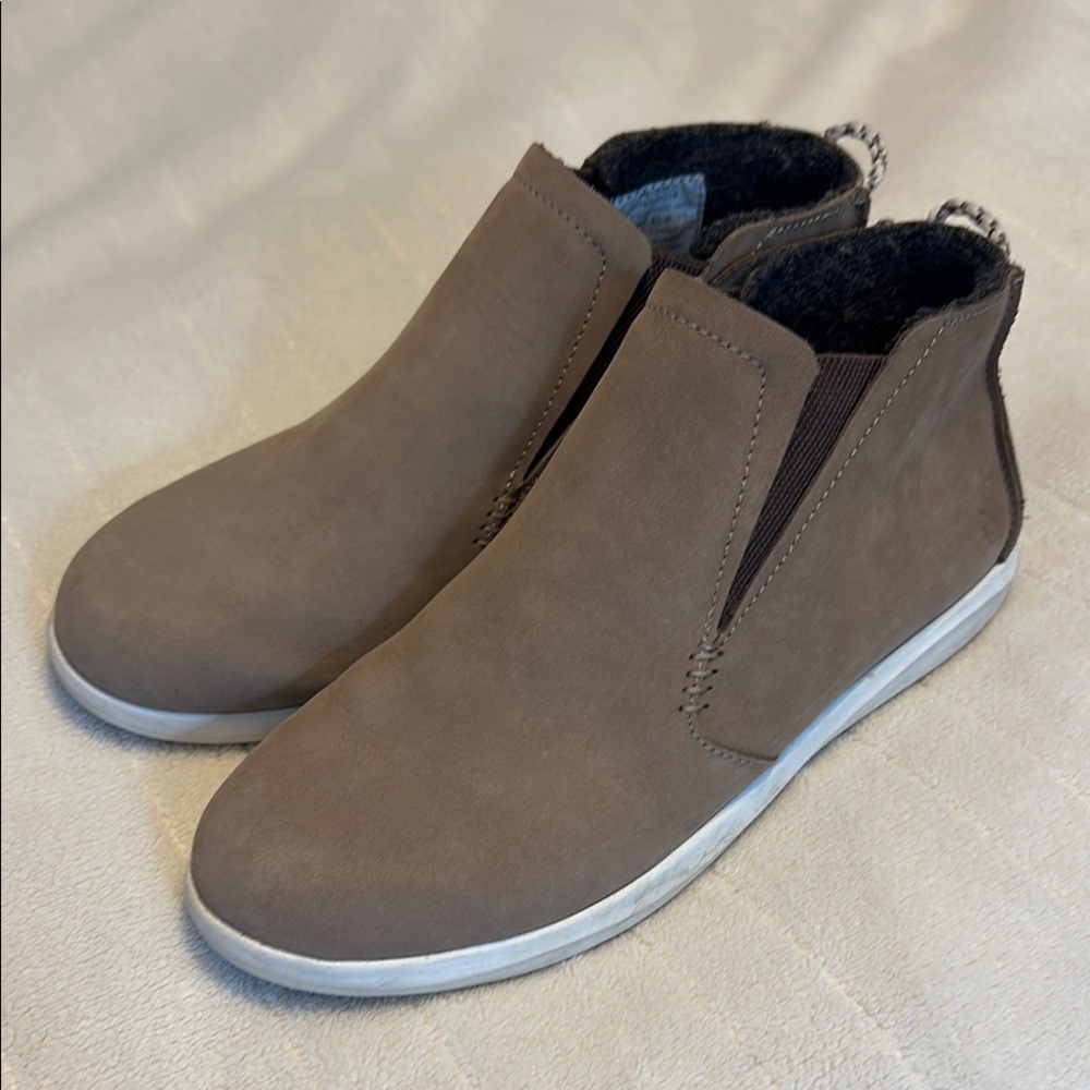 Olukai Hawai’illoa Manu Hope Boots size 7